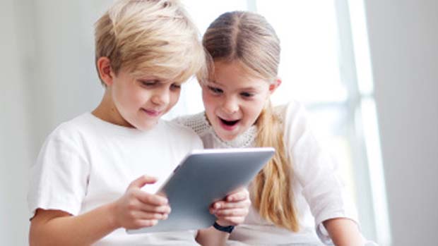 Crianças com iPad