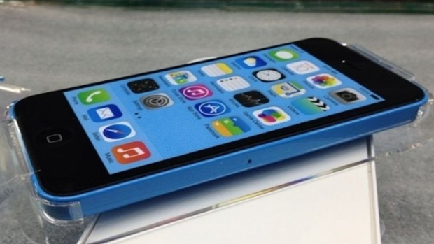 Versão azul do iPhone 5C, o novo smarphone de baixo custo da Apple