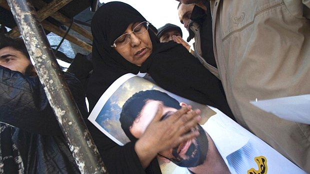 Mãe do cientista nuclear assassinado Mustafa Ahmadi Roshan