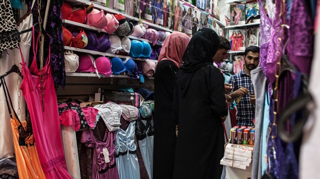 Loja de roupas íntimas femininas no bazaar de Erbil, Iraque