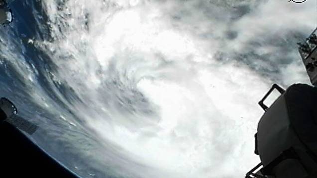 Fotografia feita por câmera instalada na Estação Espacial Internacional mostra a tempestade tropical Isaac se aproximando do estado de Louisiana, nos Estados Unidos