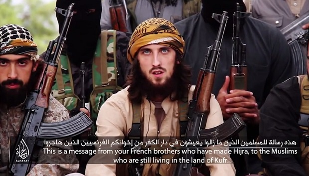 Trecho do vídeo divulgado pelo Estado Islâmico que mostra combatentes franceses