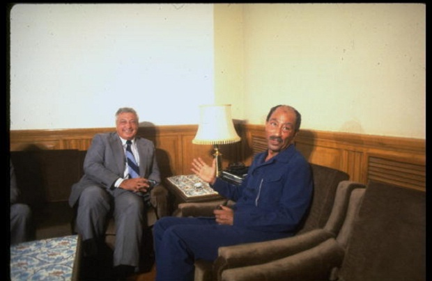 O então ministro da Agricultura Ariel Sharon se encontra com o presidente egípcio Anwar Saddat em 1979