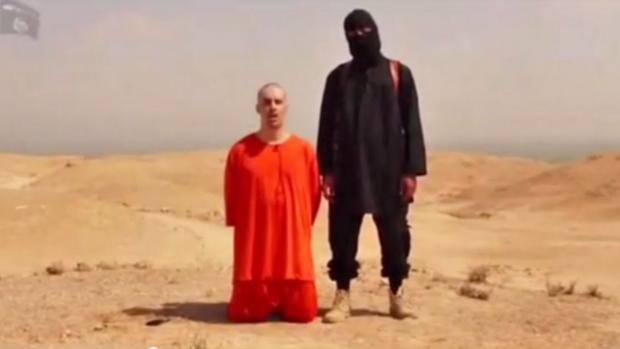 O jornalista americano James Foley em vídeo divulgado pelos terroristas do Estado Islâmico