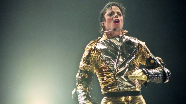 Em Auckland, na Nova Zelândia, em show de 1996, em versão dourada e prateada