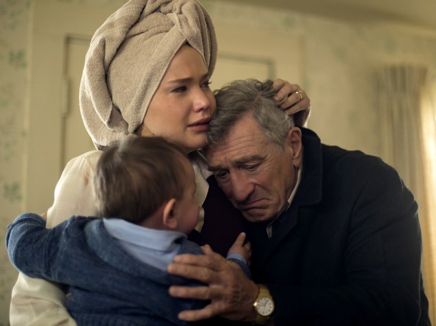 Jennifer Lawrence e Robert De Niro no filme Joy: O Nome do Sucesso