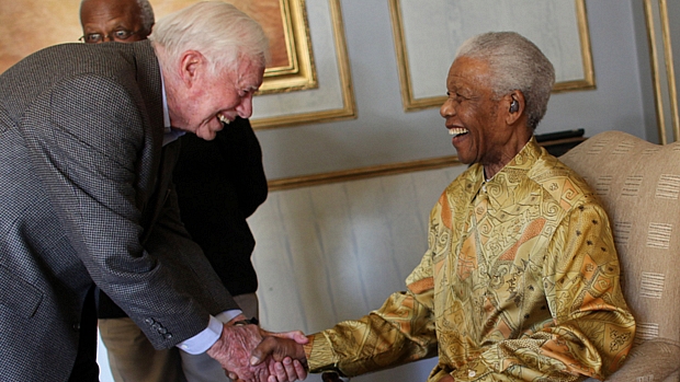 Jimmy Carter, ex-presidente dos EUA, e Nelson Mandela, em 2010