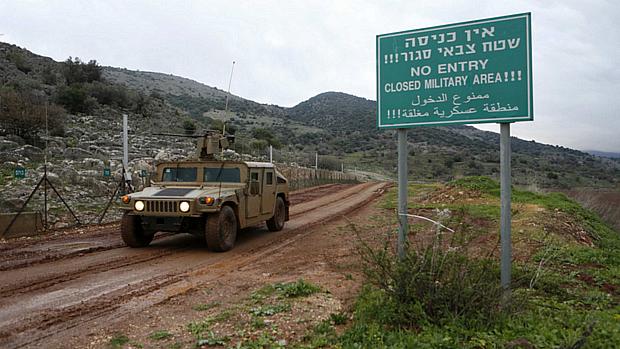Jipe militar de Israel próximo à fronteira Líbano-Síria