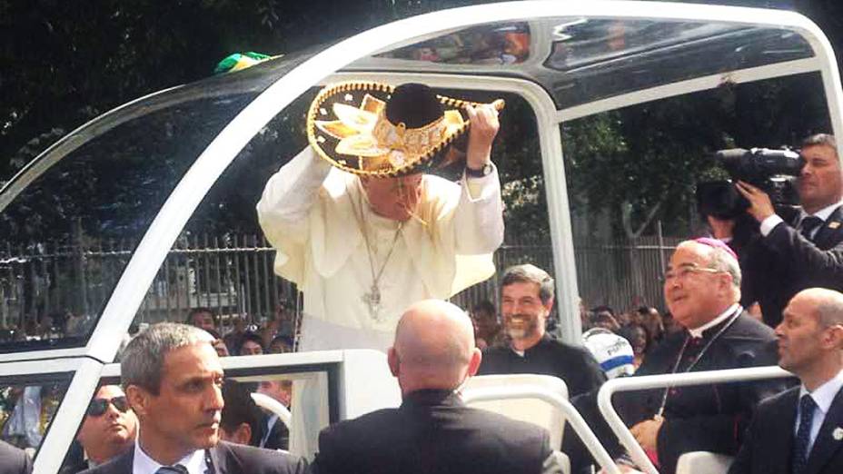 O papa Francisco durante o trajeto para palácio episcopal São Joaquim, na Glória
