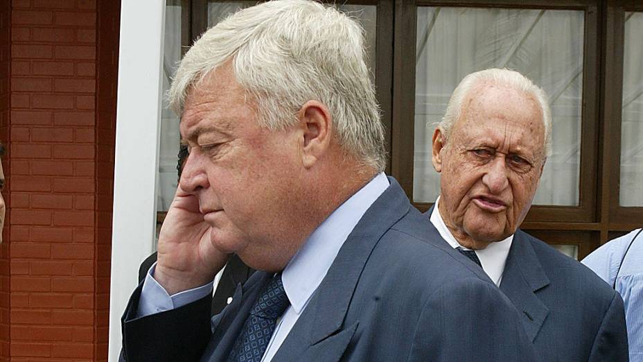 Ricardo Teixeira (à frente), presidente da CBF e João Havelange, presidente da FIFA em 2005