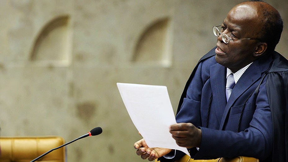 Ministro Joaquim Barbosa, relator, durante o julgamento do mensalão, em 03/10/2012