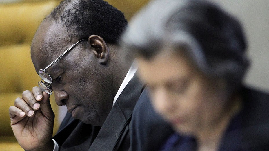 Ministro Joaquim Barbosa, relator, durante o julgamento do mensalão, em 23/10/2012