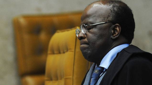 Ministro Joaquim Barbosa, relator, durante o julgamento do mensalão, em 14/11/2012