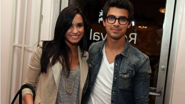 Demi Lovato em 2010, com o ent&atilde;o namorado, Joe Jonas