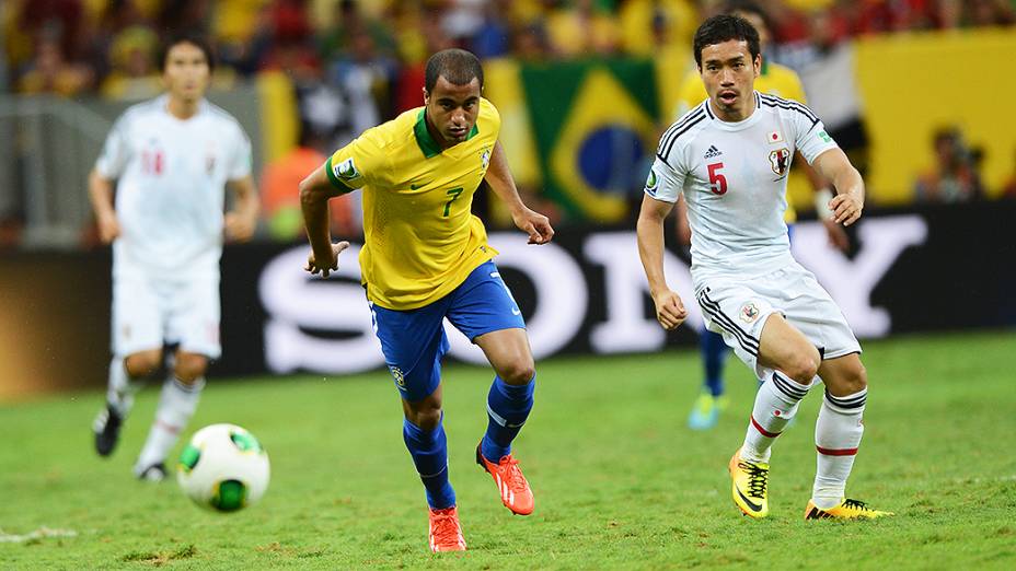 Lucas durante vitória do Brasil contra o Japão na Copa das Confederações, em Brasília