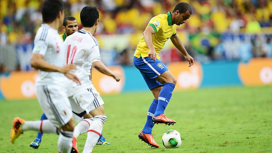 Lucas durante vitória do Brasil contra o Japão na Copa das Confederações, em Brasília