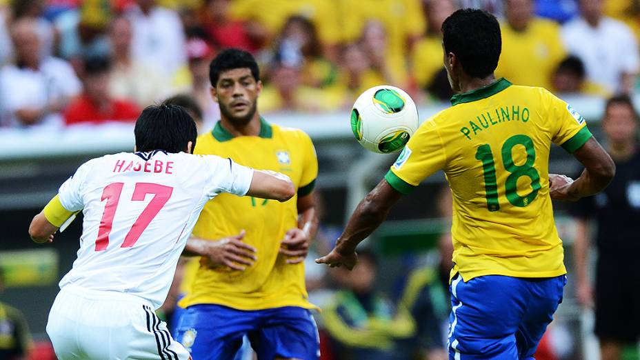Paulinho durante vitória do Brasil contra o Japão na Copa das Confederações, em Brasília