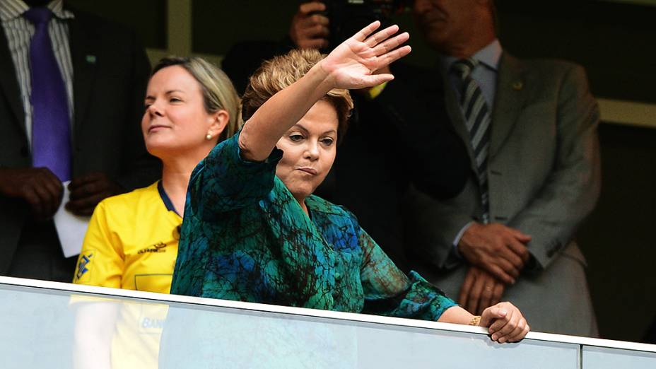 Presidente Dilma é vaiada durante a abertura da Copa das Confederações