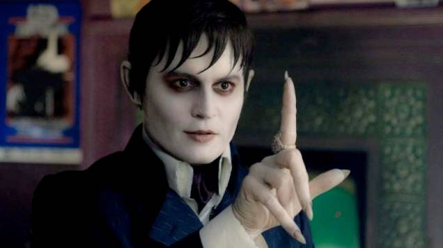 Johnny Depp como vampiro no filme Sombras da noite