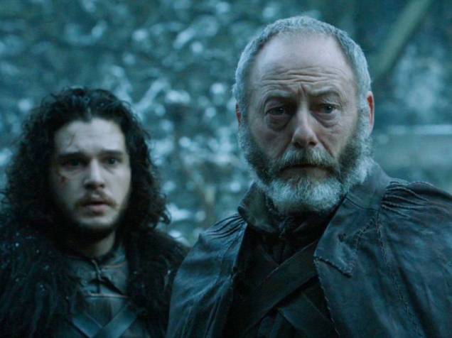 Jon Snow (Kit Harington) e Sir Davos (Liam Cunningham) em Game of Thrones<br>