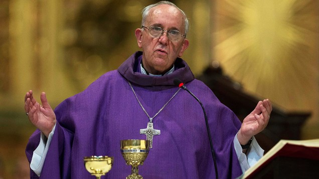 O cardeal argentino Jorge Mario Bergolio, 76 anos, é o novo pontífice