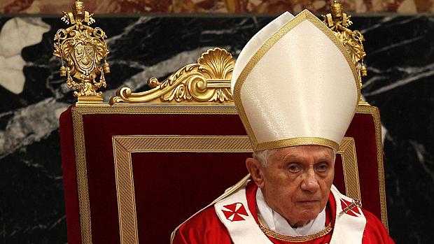 Jornal italiano publicou documentos que falam em complô contra o papa Bento XVI