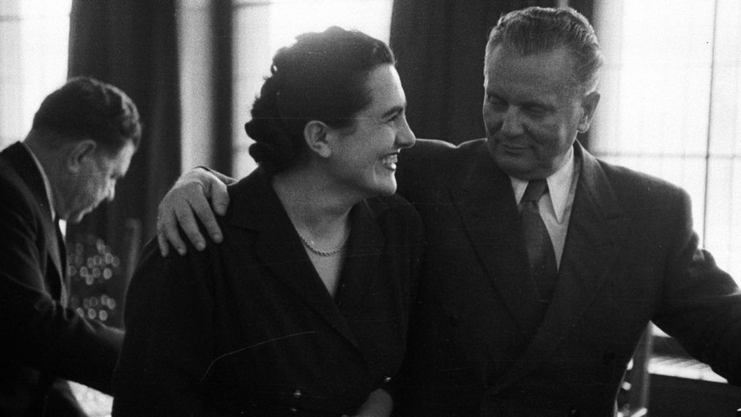 Jovanka Broz com o marechal Tito em 1953, em Belgrado