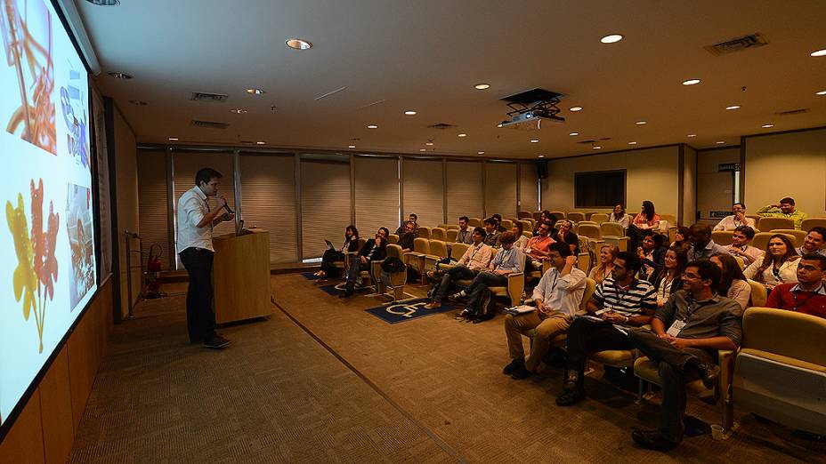 Palestra Roger Koeppl durante semifinal do Prêmio Jovens Inspiradores