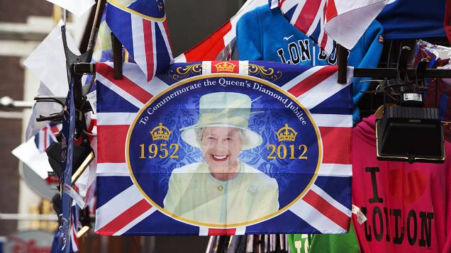 Ruas decoradas para as celebrações do jubileu de diamante da rainha Elizabeth II. Comemoração de 60 anos do reinado é feriado nacional e vai até o dia 5 desse mês