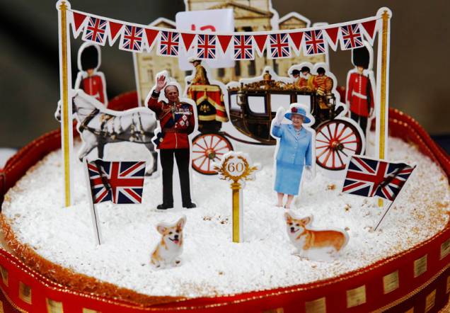 Bolo decorado em comemoração ao jubileu de diamante da Rainha Elizabeth II