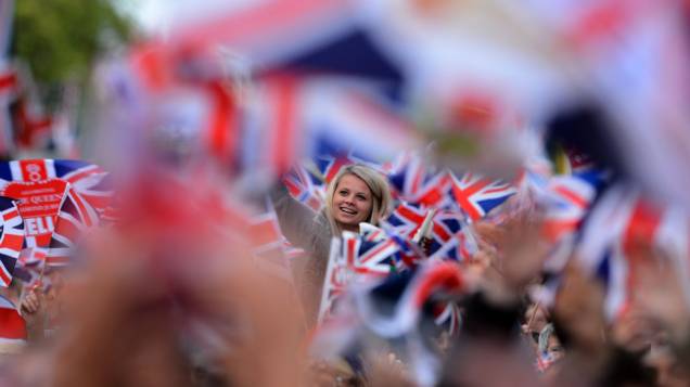 Público durante show no Palácio de Buckingham em comemoração ao jublieu de diamante da Rainha Elizabeth II