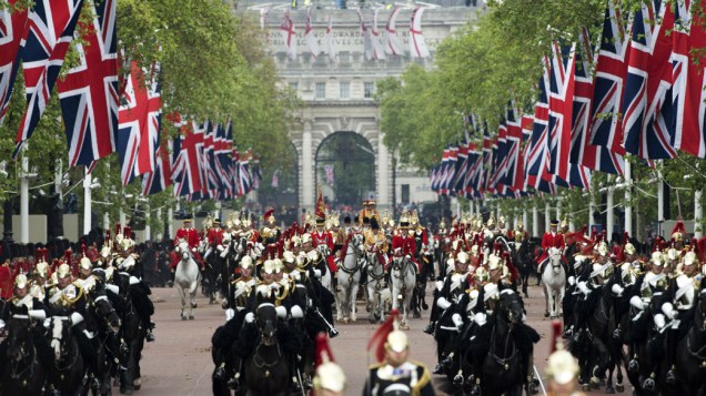 Cavalaria em frente ao Palácio de Buckingham, durante o jublieu da Rainha Elizabeth II