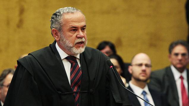 O advogado de defesa de Cristiano de Mello Paz, no plenário do STF, durante julgamento do mensalão, em 07/08/2012