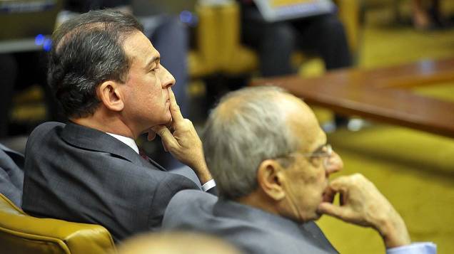 O presidente nacional da OAB, Ophir Cavalcante, e o advogado Marcio Tomaz Bastos, durante julgamento do mensalão em sessão em que os advogados fazem a defesa dos réus, no STF, em 07/08/2012