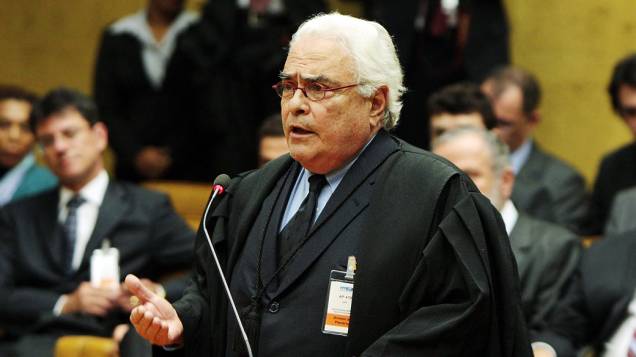 O advogado José Carlos Dias, defensor da ex presidente do Banco Rural, Kátia Rabello, no plenário do STF, durante julgamento do mensalão, em 07/08/2012