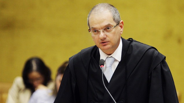O advogado José Antonio Duarte Alvares, defensor de Pedro Henry Neto, no plenário do STF, durante julgamento do mensalão, em 09/08/2012