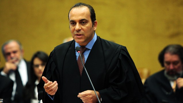 O advogado Roberto Pagliuso, defensor do ex-chefe de gabinete do Ministério dos Transportes, José Luiz Alves, durante julgamento do mensalão, em 15/08/2012