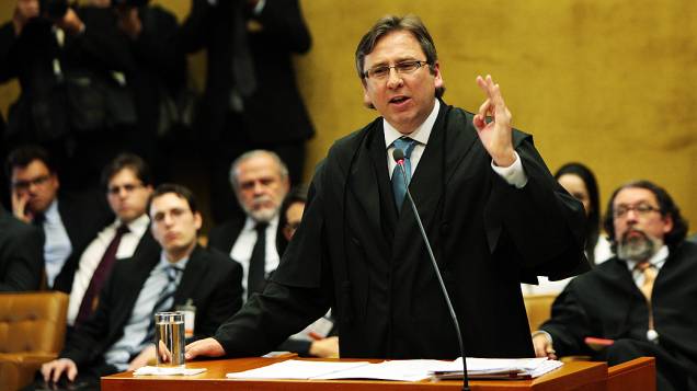 O advogado Luciano Feldens, defensor de Duda Mendonça e Zilmar Fernandes Silveira, durante julgamento do mensalão, em 15/08/2012
