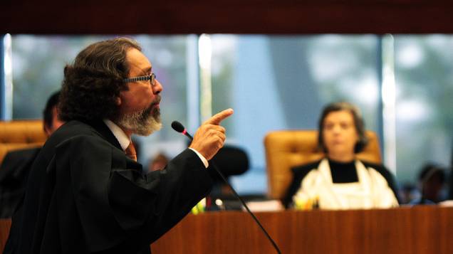 O advogado Antonio Carlos Castro, Kakay, defensor de Duda Mendonça e Zilmar Fernandes Silveira, durante julgamento do mensalão, em 15/08/2012