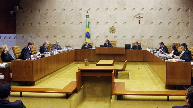 Os ministros do STF retomaram na sessão plenária o julgamento do mensalão