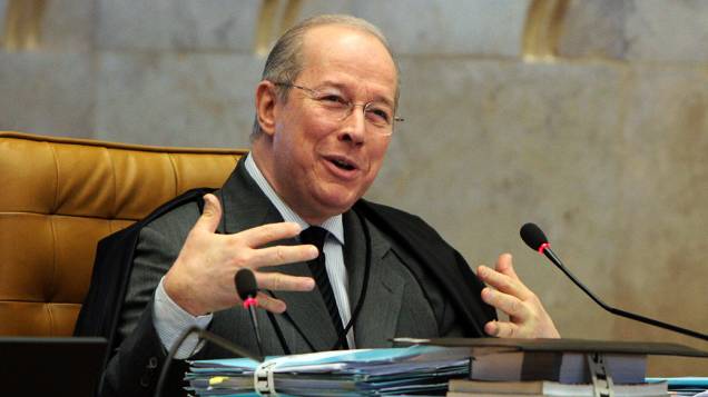 Ministro Celso de Mello durante o julgamento do mensalão, em 06/09/2012