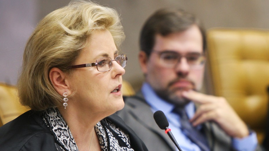 Ministra Rosa Weber durante julgamento do mensalão