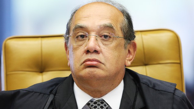 Ministro Gilmar Mendes durante sessão que julga Ação Penal 470