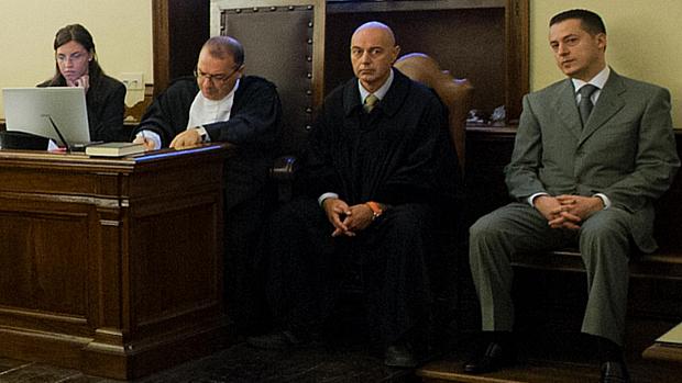 Paolo Gabriele é julgado por roubo e vazamento de documentos secretos no Vaticano