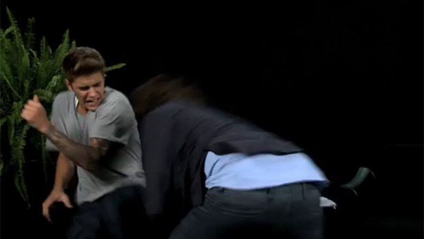 <p>Justin Bieber apanha de Zach Galifianakis, o Alan de Se Beber, Não Case</p> <p>Justin Bieber apanha de Zach Galifianakis, o Alan de Se Beber, Não Case</p>