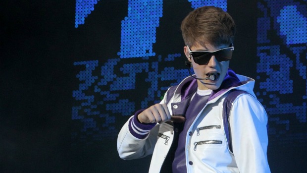 <p>Justin Bieber, no palco do Engenhão, abre a turnê brasileira: Love Me foi a primeira música</p>
