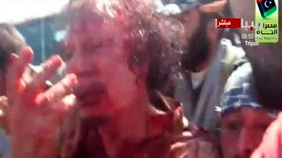 Imagem de tv mostra Muamar Kadafi ferido na Líbia