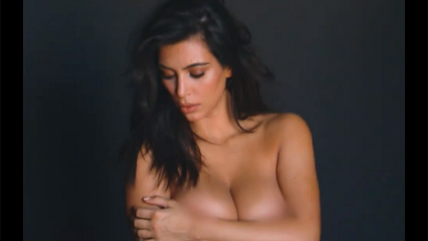 Kanye West publica fotos da mulher, Kim Kardashian, nua