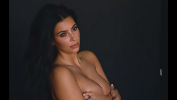 Kanye West publica fotos da mulher, Kim Kardashian, nua