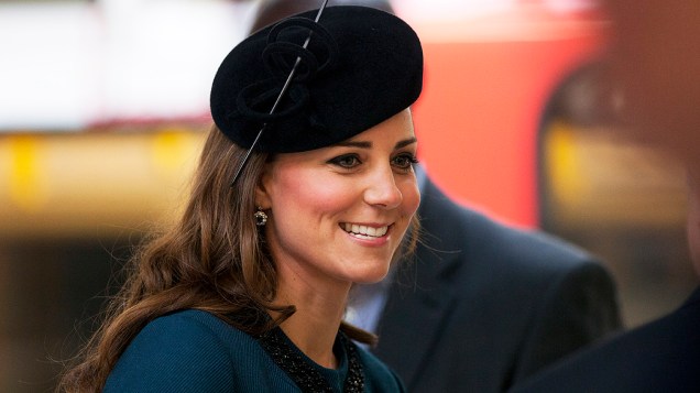 Kate Middleton anda de metrô em Londres. A duquesa de Cambridge comemorou os 150 anos do transporte público mais popular da capital inglesa